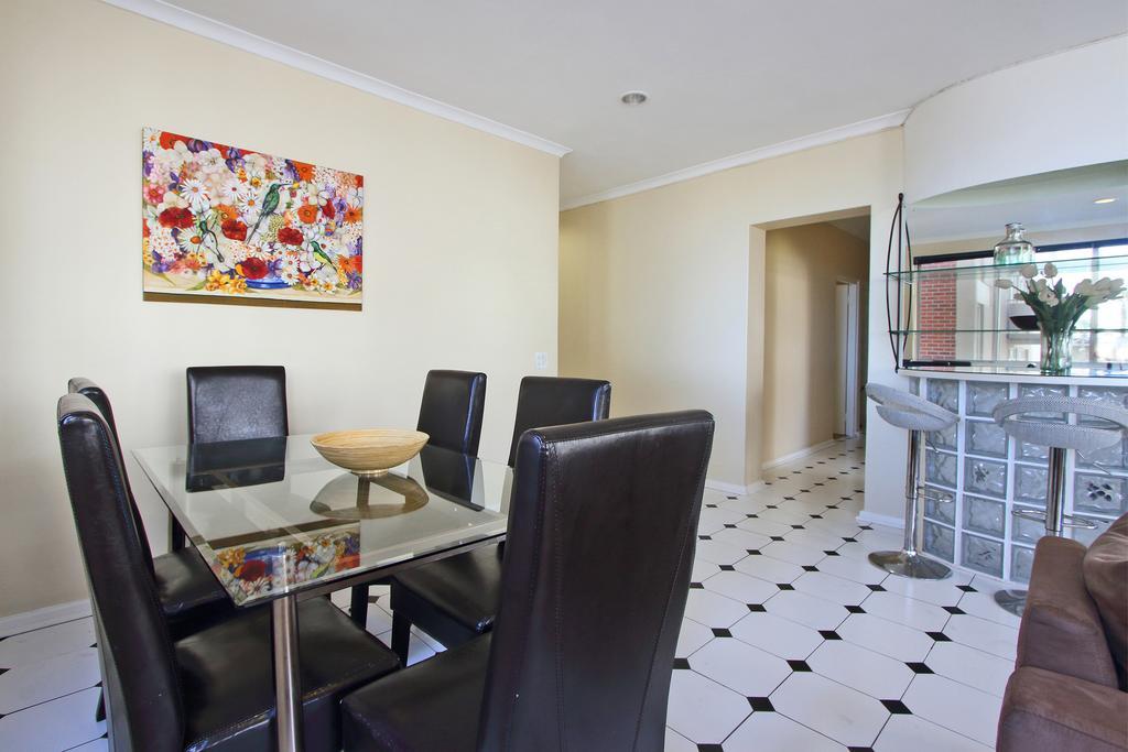 Berkeley Square Apartment เคปทาวน์ ภายนอก รูปภาพ
